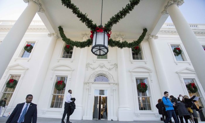 Christmas Decorations At The White House - White House Outside Christmas Decorations