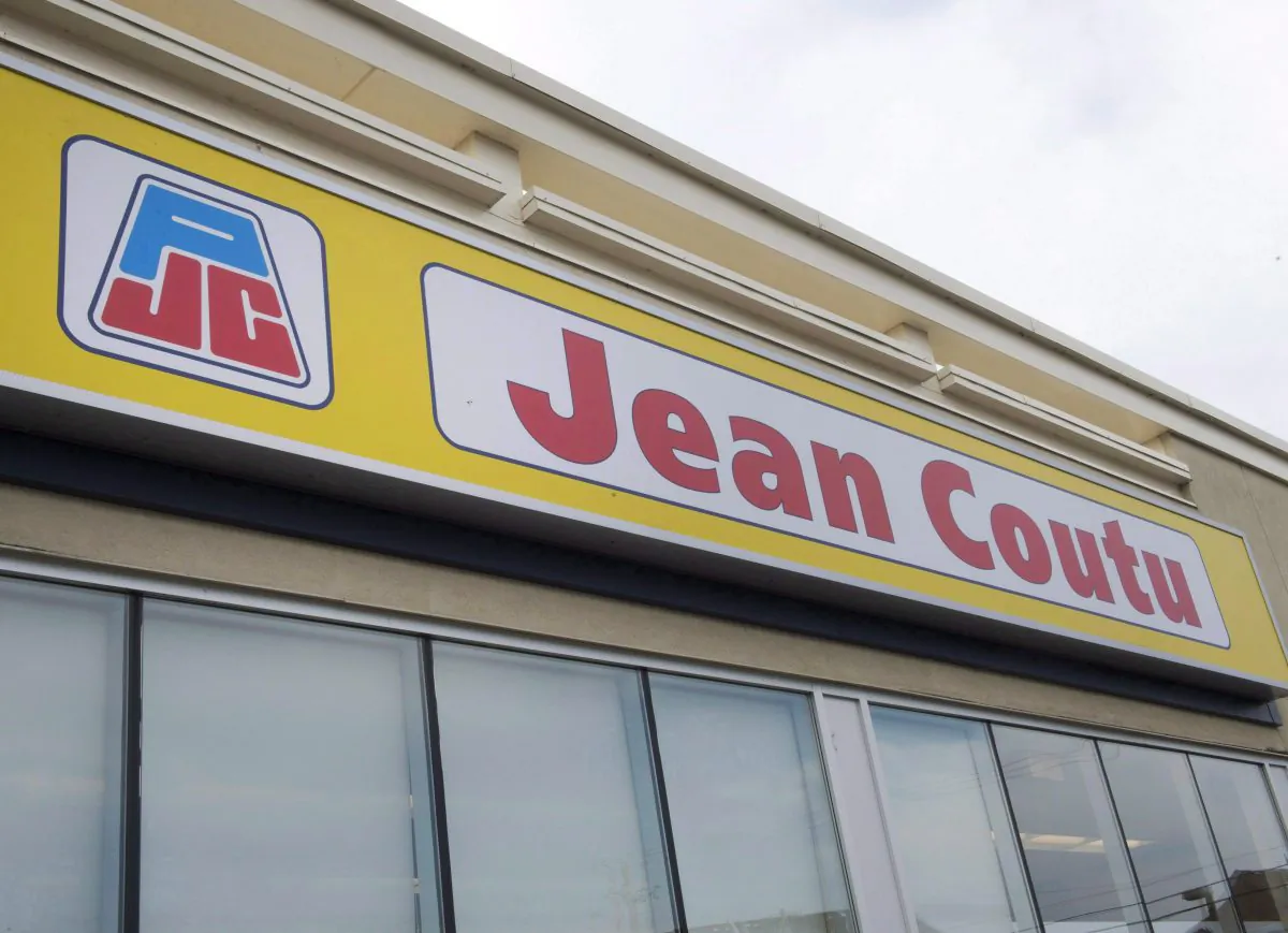 A Jean Coutu pharmacy in Ste. Marthe-sur-le-Lac, Quebec. Jean Coutu Group shareholders have overwhelmingly approved the sale of the pharmacy chain to fellow Quebec retailer Metro Inc. (The Canadian Press/Ryan Remiorz)