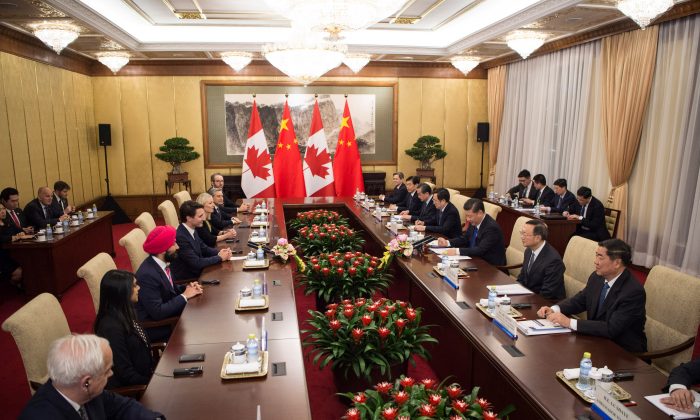 Canadian Prime Minister Justin Trudeau (4th L) speaks to Chinese leader Xi Jinping (3rd R) during a meeting at the Diaoyutai State Guesthouse on Dec. 5, 2017, in Beijing. (Fred Dufour/AFP/Getty Images)