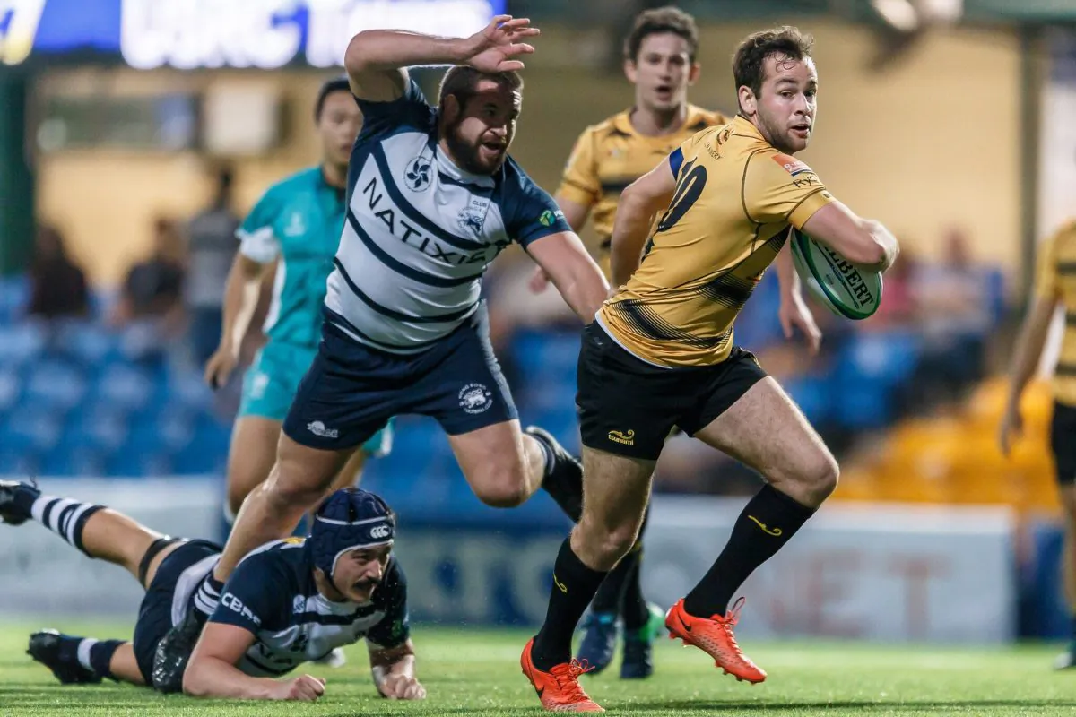 Tigers Robbie Keith escapes the clutches of HKFC captain Mitch Andrews in the HKRU Premier match at HKFC on Saturday Dec 2, 2017. (HKRU)