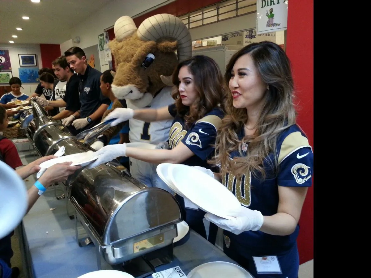 Los Angeles Rams Cheerleaders and mascot "Rampage" serving guests at A Place Called Home. (Nelly Wahl)