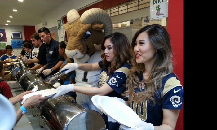 Los Angeles Rams Cheerleaders and mascot "Rampage" serving guests at A Place Called Home. (Nelly Wahl)