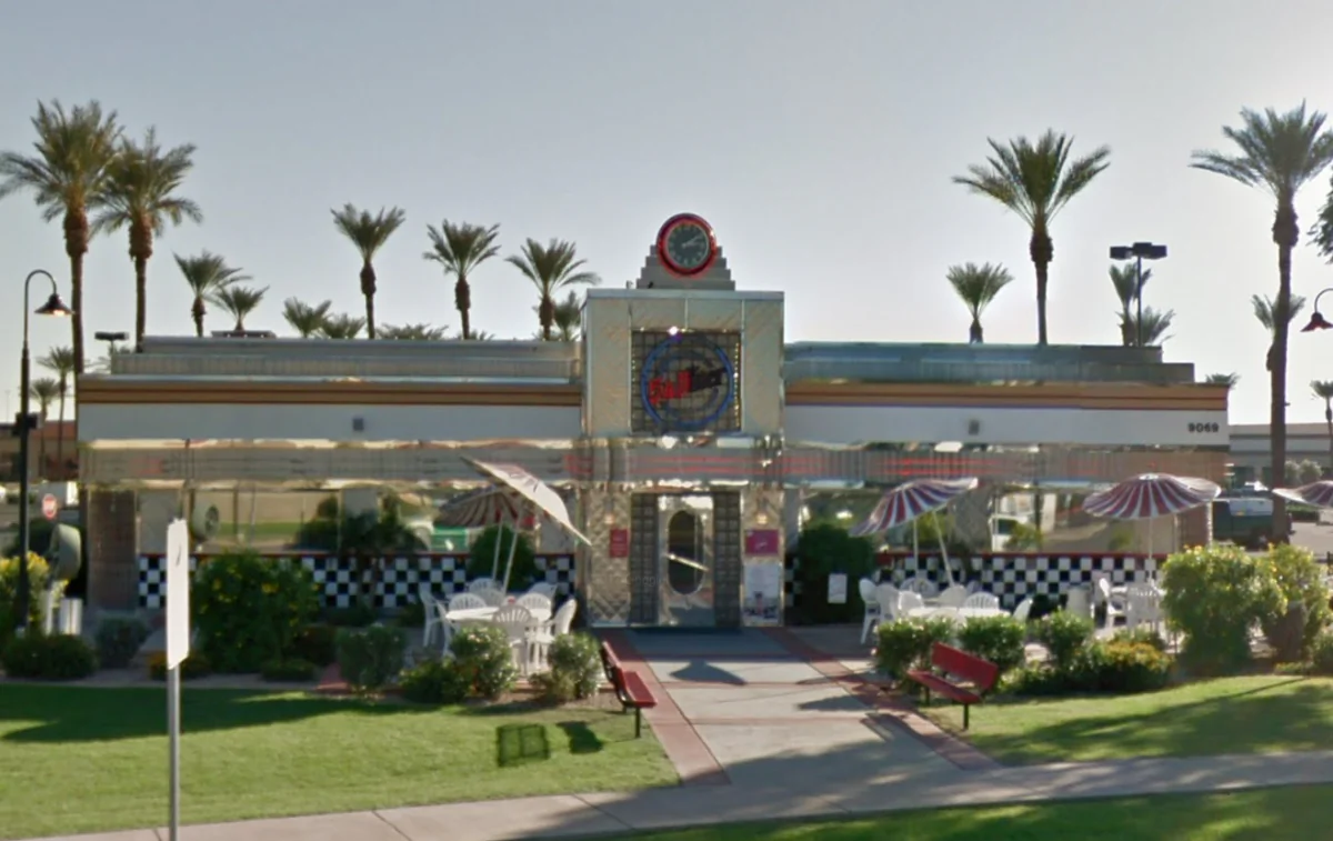 Secret Santa Leaves Magical Tip for Arizona Diner Staff