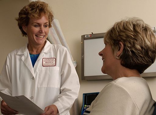 Doctor talking to a patient (National Cancer Institute (NCI)/Wikicommons)