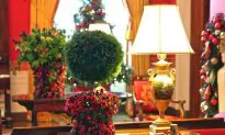 Book Review: ‘A White House Christmas: Including Floral Design Tutorials’