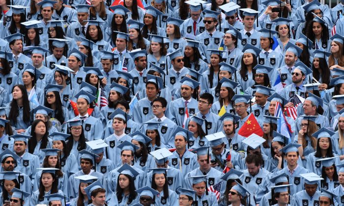 Graduating students attend the Columbia University 2016 Commencement ceremony in New York May 18, 2016. / AFP / TIMOTHY A. CLARY        (Photo credit should read TIMOTHY A. CLARY/AFP/Getty Images)