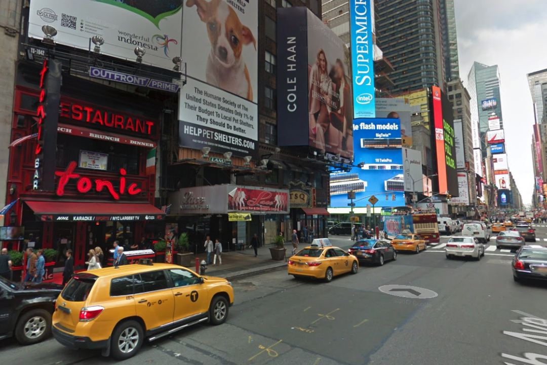 Man Shot to Death Outside Times Square Bar | The Epoch Times
