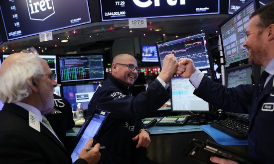 Stocks a Good Bet in 2018 From 2017’s Strong Tailwind