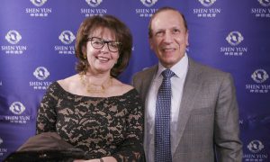 Chemical Company President Enjoys the Unity of Shen Yun Dancers