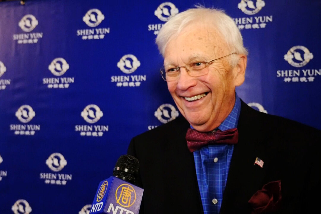 Larry Mattingly enjoyed Shen Yun Performing Arts at Savannah's Johnny Mercer Theatre, on Dec. 23, 2017. (NTD Television)