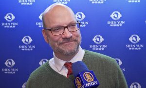 Attorney Enjoys the Refined and Beautiful Dancing at Shen Yun