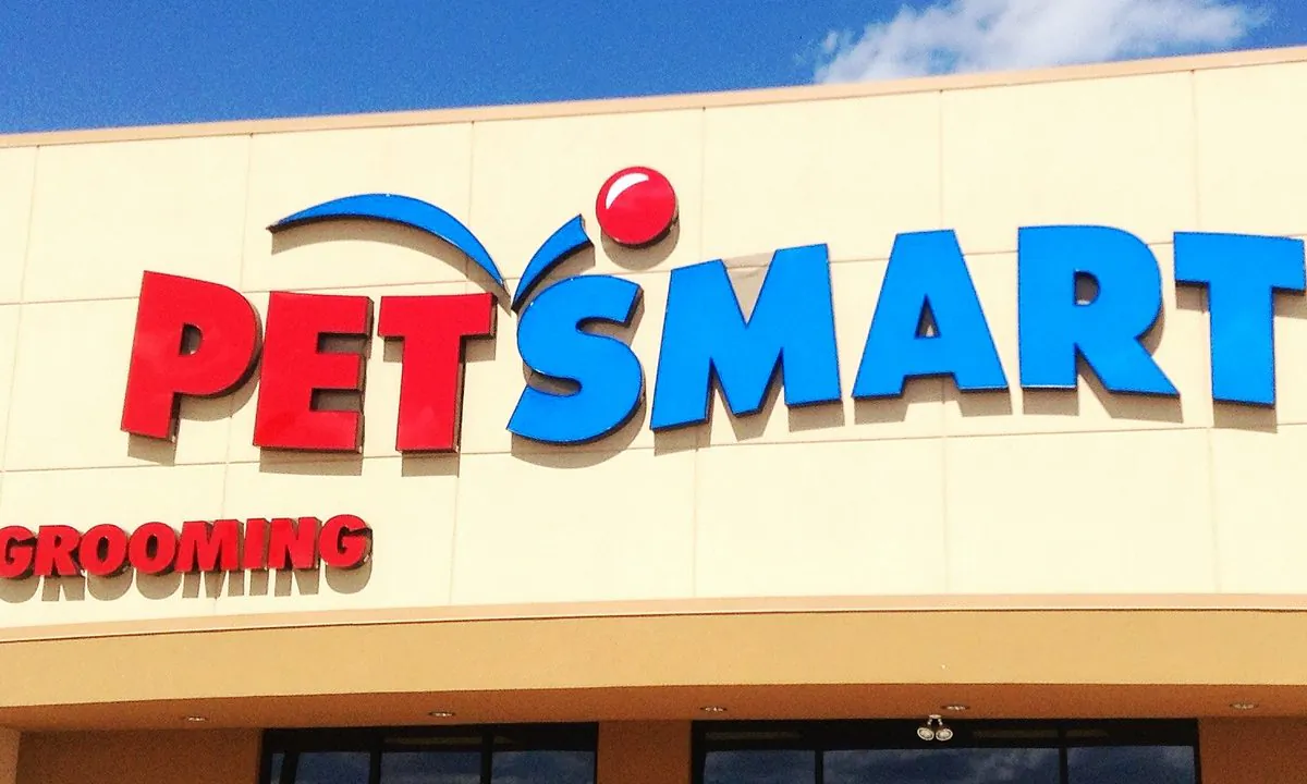 A 22-year-old PetSmart employee was seriously injured while grooming a pit bull mix in Cape Cod, Mass. on Dec. 27, 2017. (“PetSmart” by Mike Mozart/Flickr [CC BY-SA 2.0 (ept.ms/2utDIe9)])