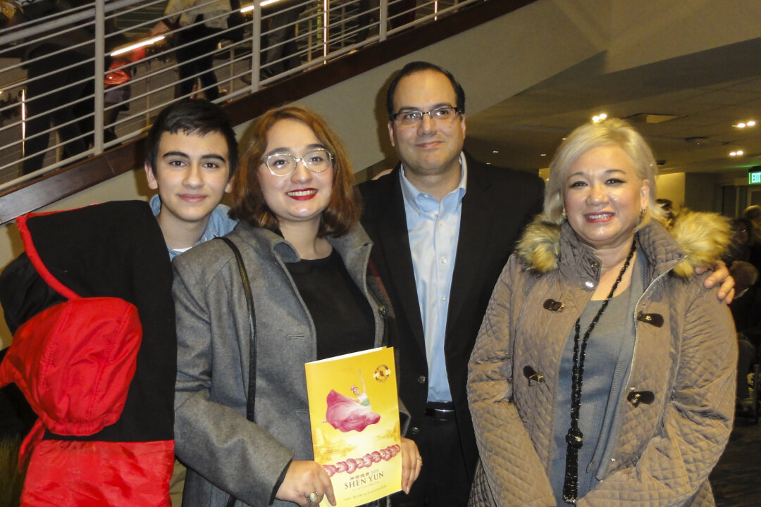 Dr. Dario Narro (2nd R), his wife Tammy Narro, and his two children enjoyed a performance by Shen Yun Performing Arts at the McAllen Performing Arts Center, Austin, Texas, on Dec. 29, 2017. (Sufei Zheng/The Epoch Times)