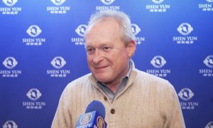 Business Owner Enjoys Family Event at Shen Yun