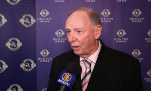 Professional Diving Coach Enjoys the Gymnastics, Precision of Shen Yun