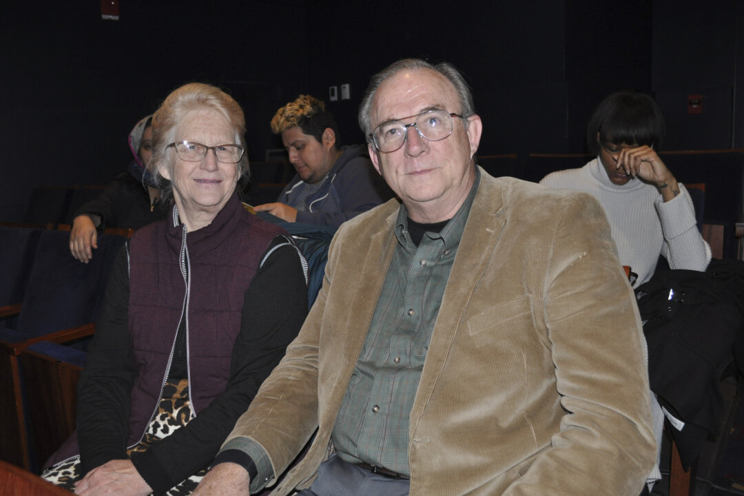 Betsy and Mike Moore enjoyed a performance by Shen Yun Performing Arts at the Robinson Performance Hall, Little Rock, Arkansas, on Jan. 1, 2018. (Amy Hu/The Epoch Times) 