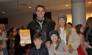 Technical Architect Enjoys Erhu Performance at Shen Yun