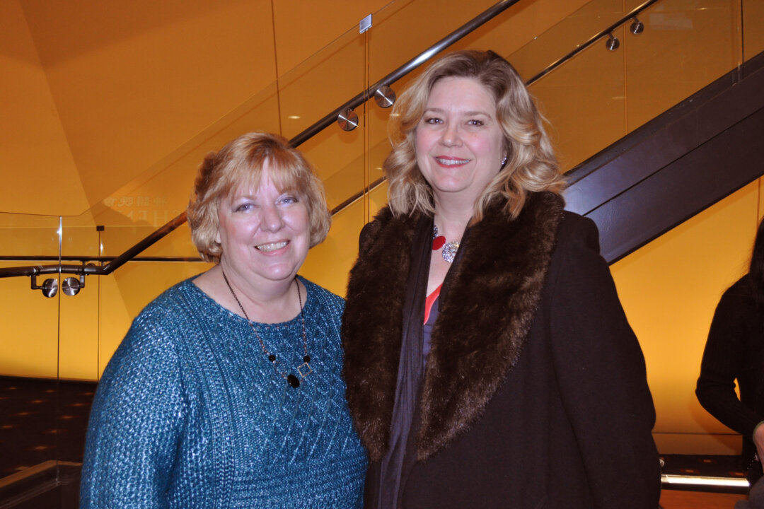 Laurie Johnson (R) and Lida Feller enjoyed a performance by Shen Yun Performing Arts at the Robinson Performance Hall, Little Rock, Arkansas, on Jan. 1, 2018. Lida Feller said the colors gave her life because they were so rejuvenating. (Amy Hu/The Epoch Times) 