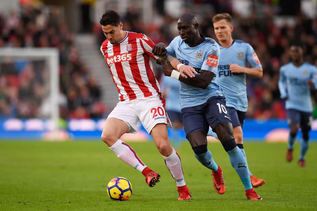 Geoff Cameron of Stoke City and Mohamed Diame of Newcastle United battle for possession during the Premier League match between Stoke City and Newcastle United at Bet365 Stadium in Stoke-on-Trent, England on Jan. 1, 2018. (Stu Forster/Getty Images)