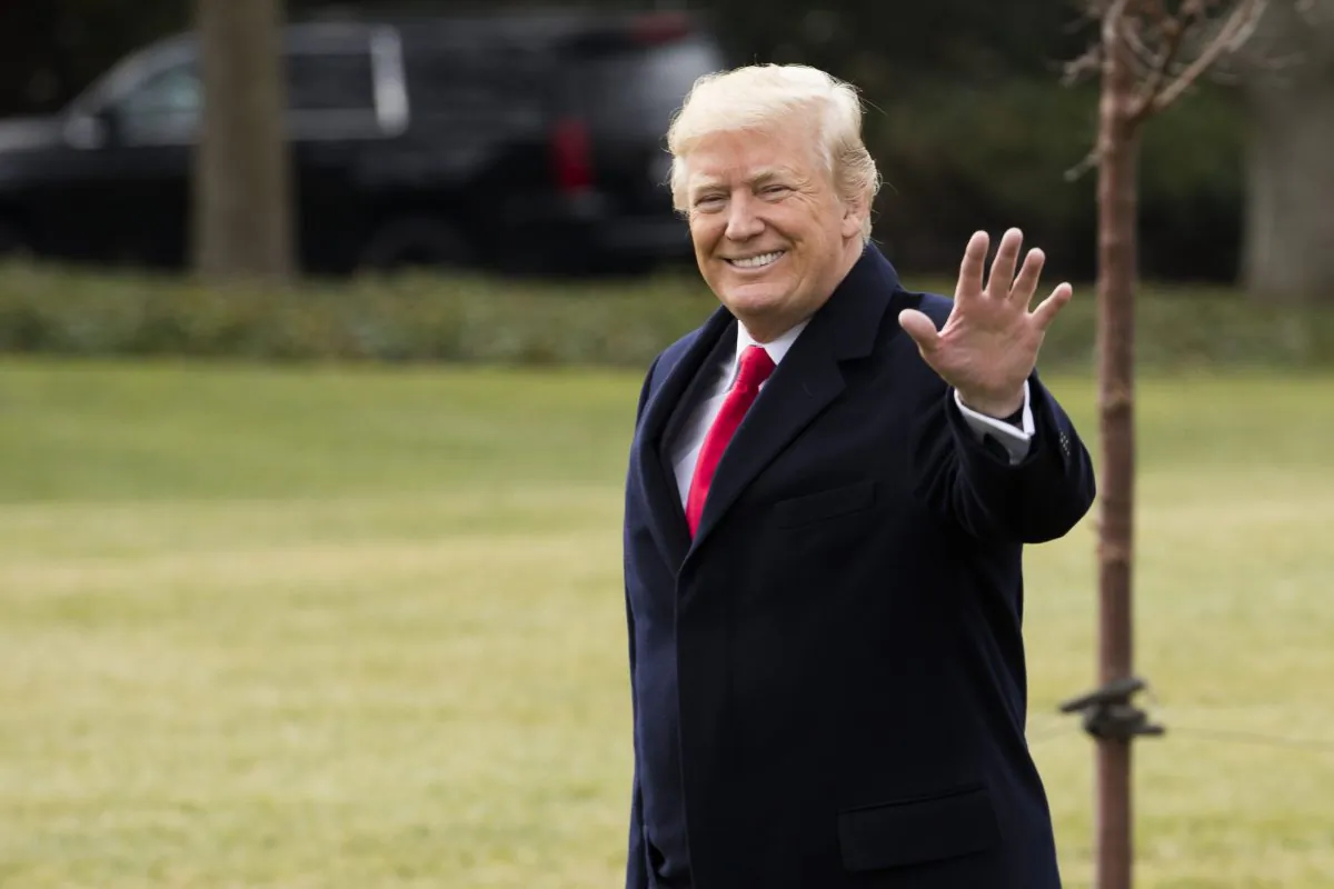President Donald Trump departs the White House en route to Florida after signing the Tax Cuts and Jobs Act on Dec. 22, 2017.  (Samira Bouaou/The Epoch Times)
