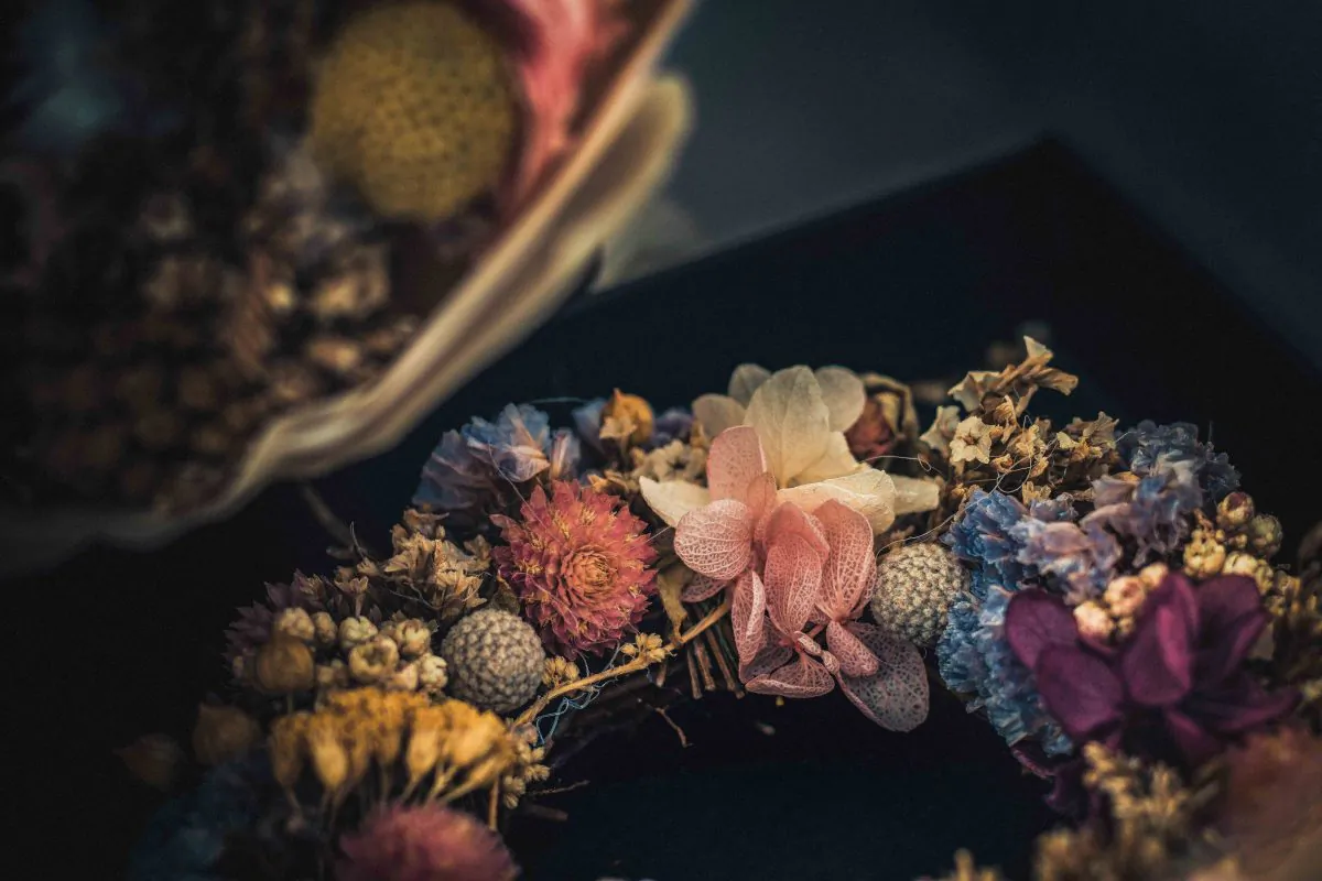 Theresa Morini and her husband took a wreath (not the one pictured) to lay on her mother's memorial. (Jason Wong/Unsplash)
