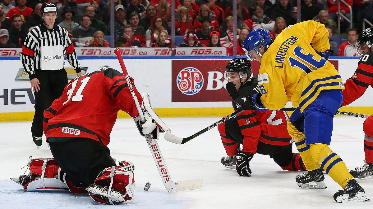 Carter Hart #31 of Canada makes the save against Linus Lindstrm #16 of Sweden during the Gold medal game of the IIHF World Junior Championship at KeyBank Center on Jan. 5, 2018 in Buffalo, New York. (Kevin Hoffman/Getty Images)