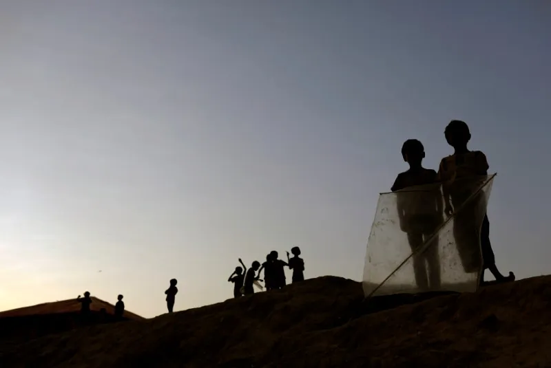 Rohingya refugee children play kites at Balukhali refugee camp, near Cox's Bazar, Bangladesh Jan. 6, 2018. (Reuters/Tyrone Siu)