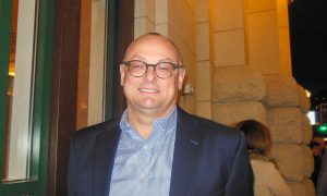 Bank VP Enjoys the Musical Combination of the East and West at Shen Yun