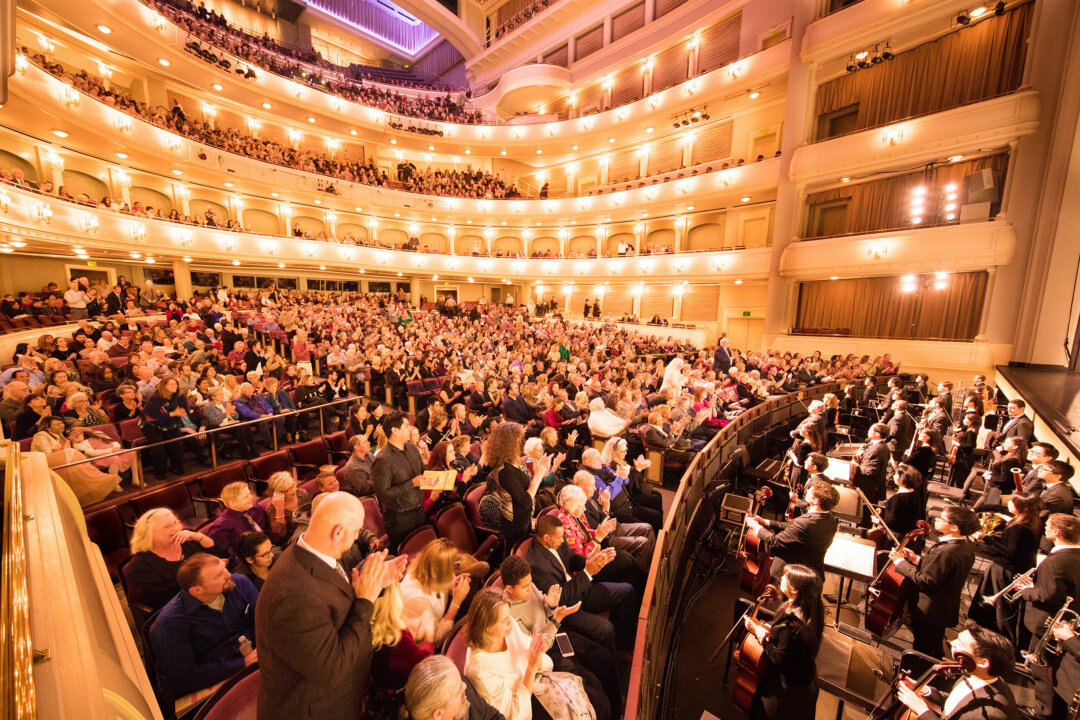 Shen Yun Performing Arts World Company's curtain call at the Bass Performance Hall, Fort Worth. (Larry Dye/The Epoch Times)