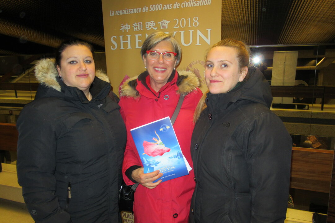 Line Gros-Louis (centre), a ceramic artist and a First Nations chief, enjoyed the Shen Yun performance at Grand Théâtre de Québec in Quebec City on Jan. 17, 2018. “It’s very beautiful,” she said. (Mathieu Côté-Desjardins/The Epoch Times)