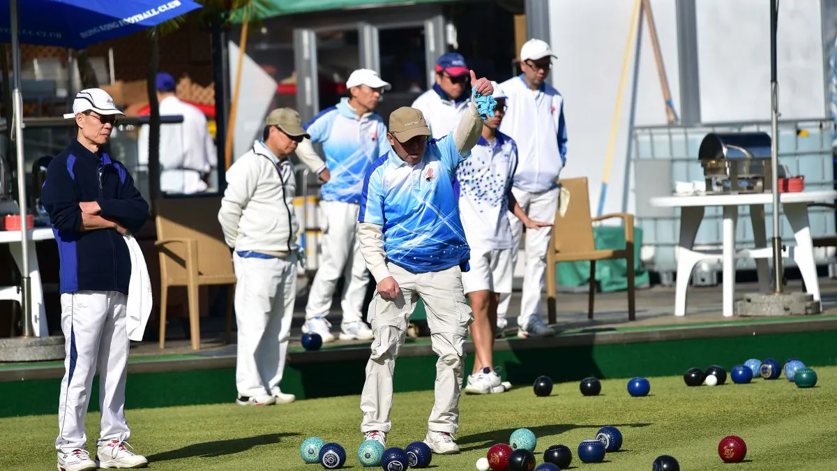 The CLBC-A No 2 is happy with his skips bowl that nudged their Red bowl into first place in this end in the Division 3 triples match against HKFC-C on Saturday Jan 13. But HKFC-C won the match scoring an 8-0 win over CLBC-A to move onto 24 points, four points ahead of the three following teams in the division all holding 20 points. (Bill Cox/Epoch Times)