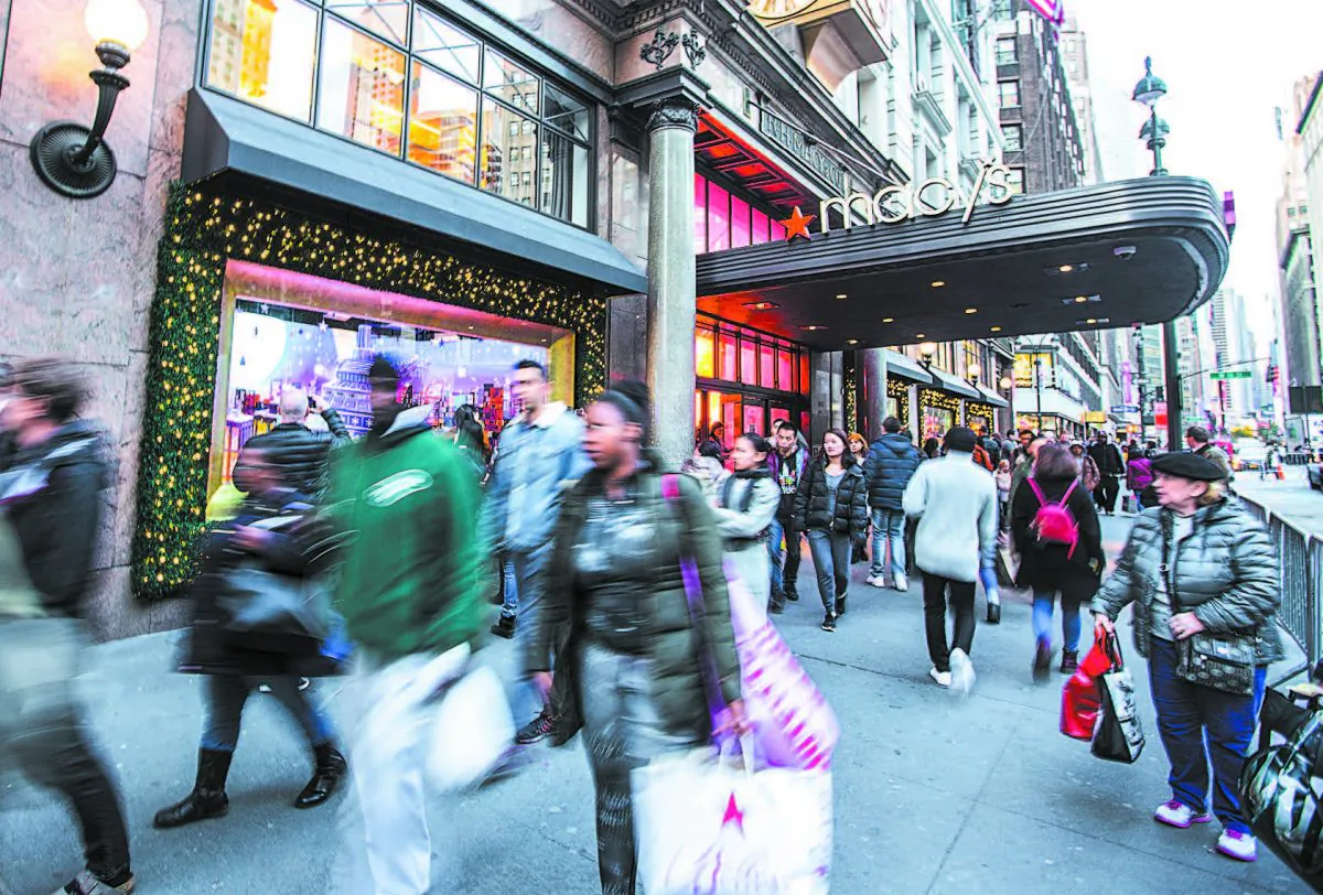 Macy’s Herald Square in New York on Nov. 21, 2017. Retail sector is the primary beneficiary of the tax reform, according to experts. (BENJAMIN CHASTEEN/THE EPOCH TIMES)