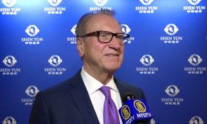 Business Owner Loves Every Minute of Shen Yun