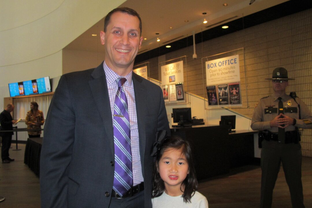 Zach Evans and his daughter enjoyed the Shen Yun performance at the Nashville Tennessee Performing Arts Center in Nashville on Jan. 21, 2018. (Many Mann/The Epoch Times)