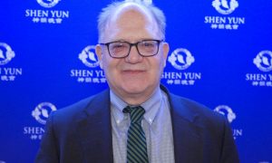 Finance Advisor Returns for the Third Time to See Shen Yun