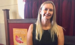 Perth Theatregoer: Shen Yun Dancers’ Costumes Beautiful to Watch