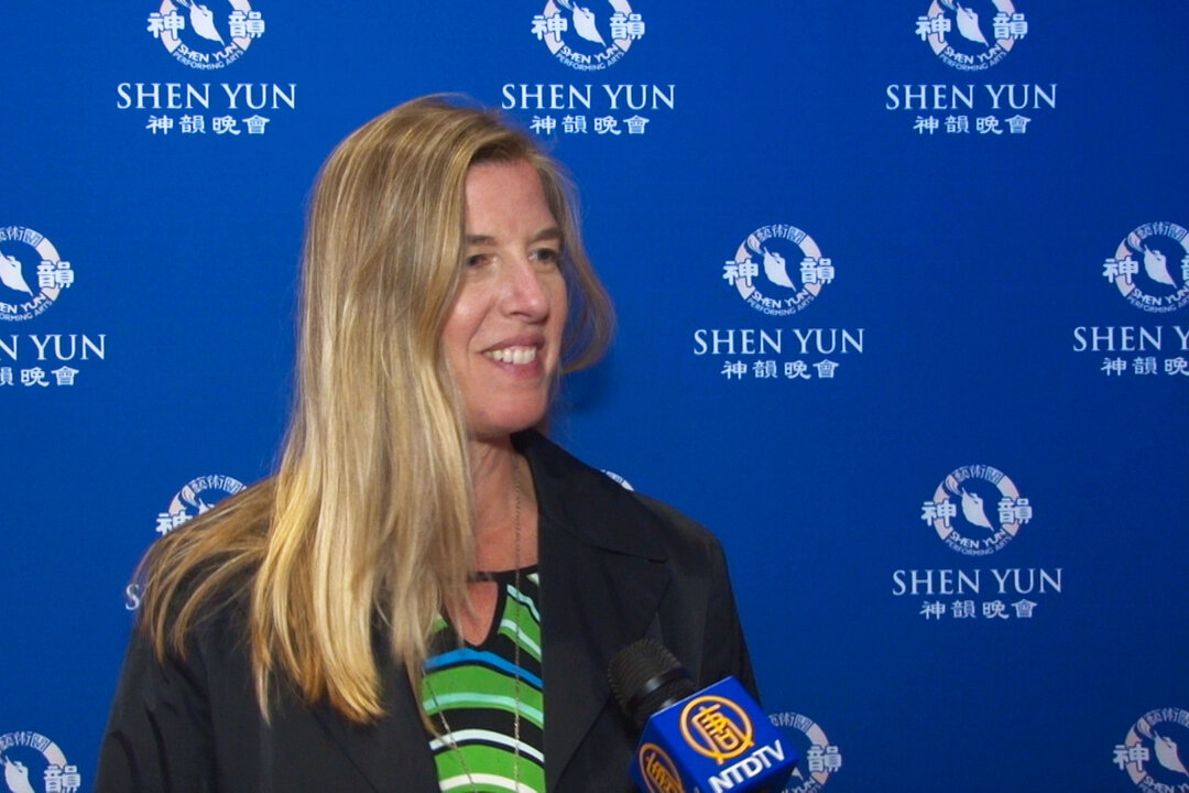 Mayor Hollie Cost enjoyed a performance by Shen Yun Performing Arts at the BJCC Concert Hall, North Birmingham, Alabama on Jan. 27, 2018. (NTD Television)