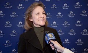 Interior Designer Loves the Color Combination at Shen Yun