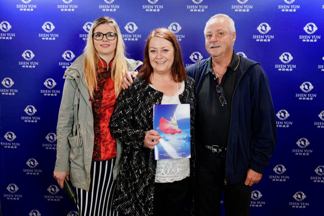 Anne Sheehan along with her husband and daughter enjoyed an evening performance by Shen Yun Performing Arts at the Canberra Theatre, on Jan. 31, 2018. Miss Samantha Sheehan said, "I loved it, the colours, the style, the costumes are amazing and the backflips and it was just something to be mesmerized about ... divine beings ... definitely." (NTD Television)