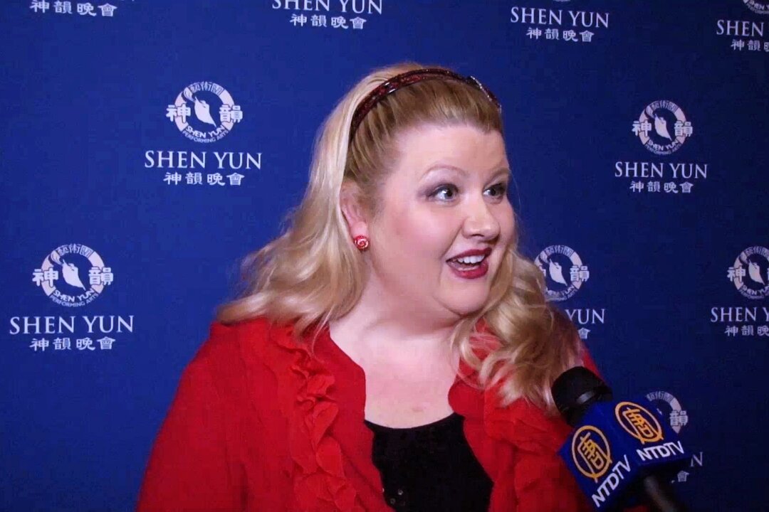 Tracy Kiumarsi enjoyed watching Shen Yun at the Tennessee Theatre, Knoxville on Jan. 31, 2018. (NTD Television)