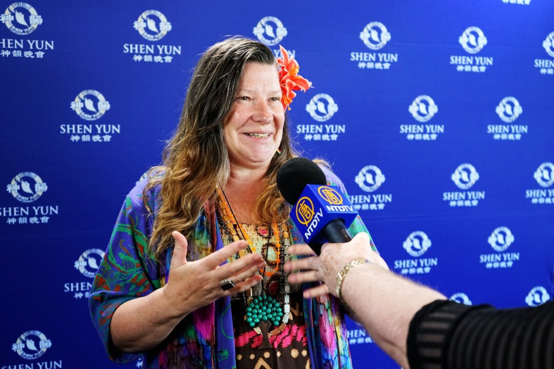Jo Hicks loved a matinee performance by Shen Yun Performing Arts at the Canberra Theatre, on Feb. 1, 2018. (NTD Television)