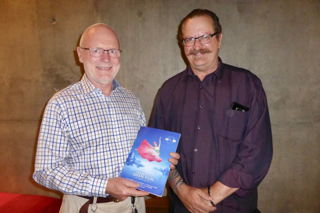 Mark Kinsley (R) and his friend, Mark Laucke, owner of Laucke Flour Mills, enjoyed Shen Yun Performing Arts' evening performance at the Ulumbarra Theatre on Feb. 3, 2018. (Mary Yuan/The Epoch Times)