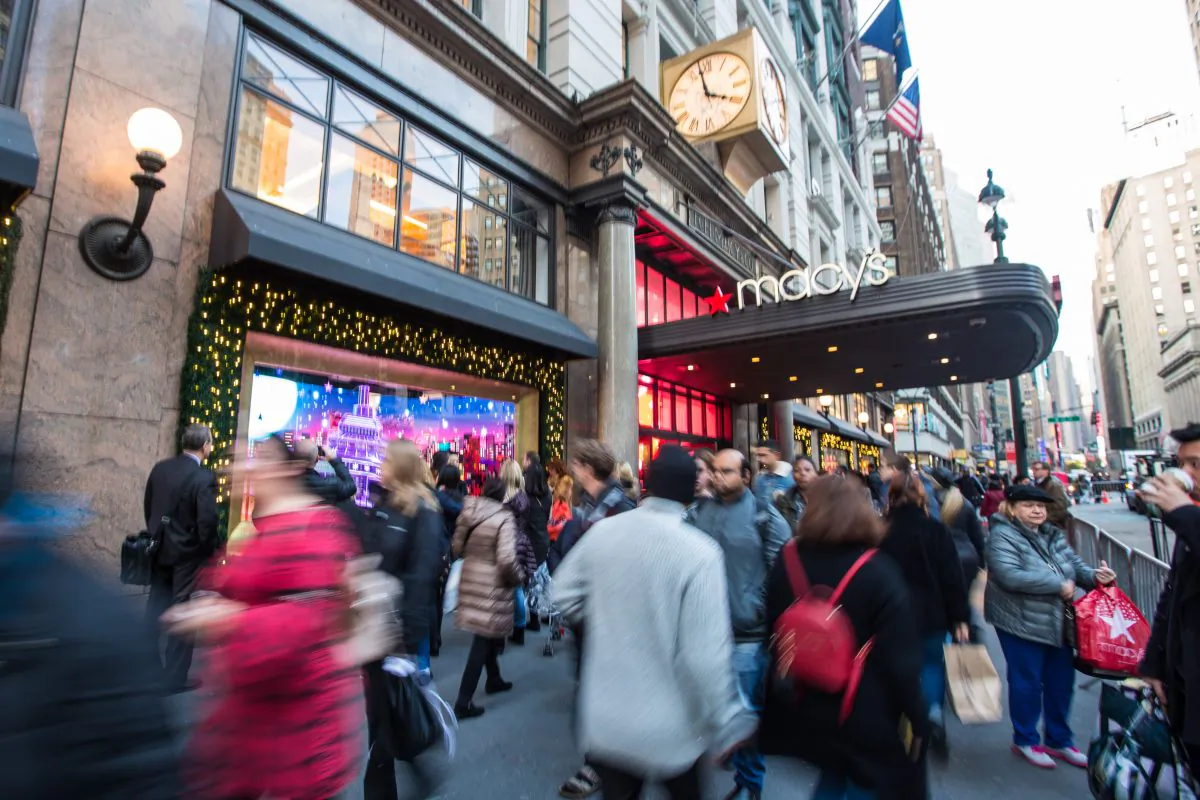 Macy’s Herald Square in New York on Nov. 21, 2017. The Atlanta Federal Reserve predicts booming economic activity for the first quarter of 2018. (BENJAMIN CHASTEEN/THE EPOCH TIMES)