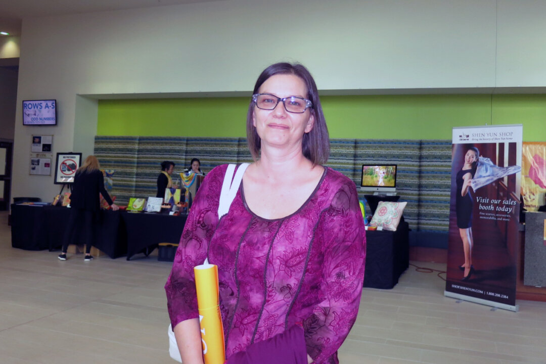 Linda Kelsey attended Shen Yun’s afternoon performance at the Venice Performing Arts Center in Venice, Fla., on Feb. 3, 2018. (Sally Sun/The Epoch Times)