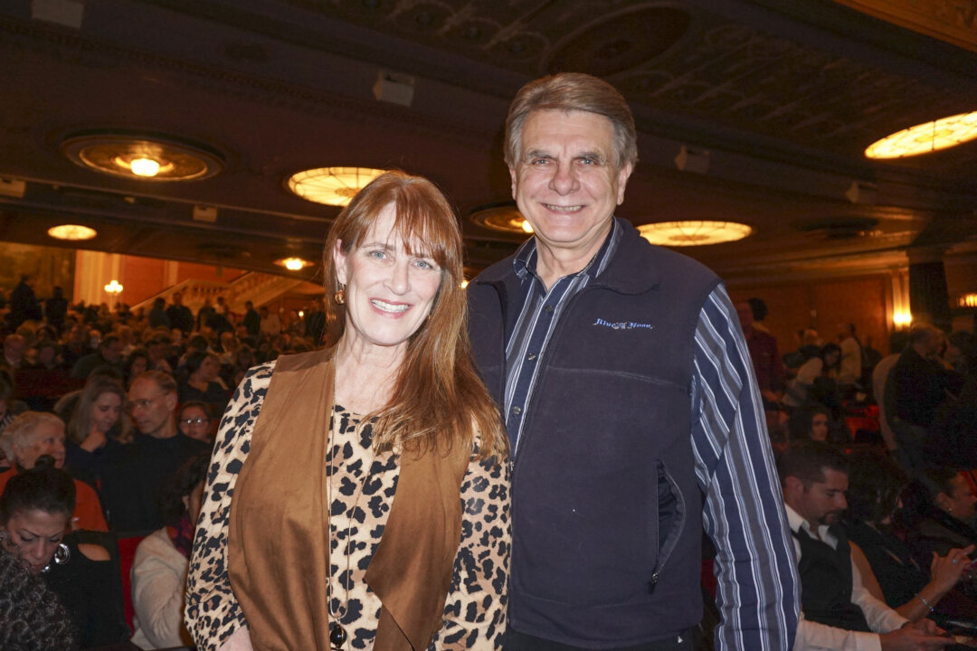 Robert and Lucy Bunsey enjoyed the Shen Yun performance at the State Theatre in Cleveland, Ohio, on Feb. 3, 2018. (Nancy Ma/The Epoch Times)