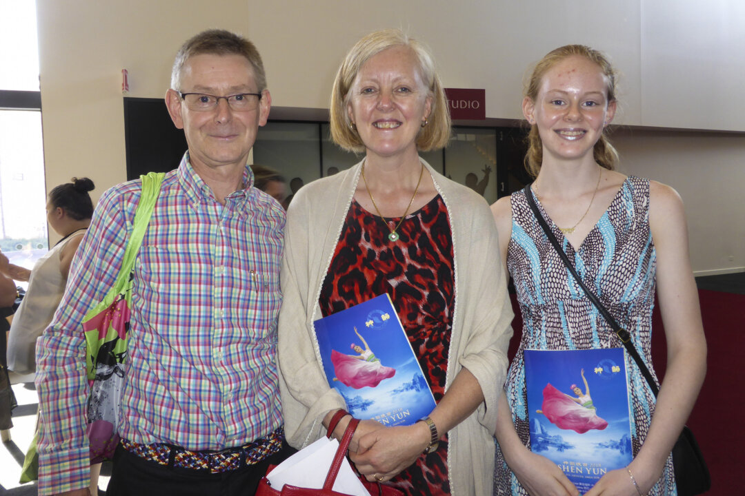 Dr. Stephen Webb with his wife, Jeanne, and daughter, Jemimah, enjoyed Shen Yun Performing Arts' matinee performance at the Ulumbarra Theatre on Feb. 4, 2018. (Mary Yuan/The Epoch Times)
