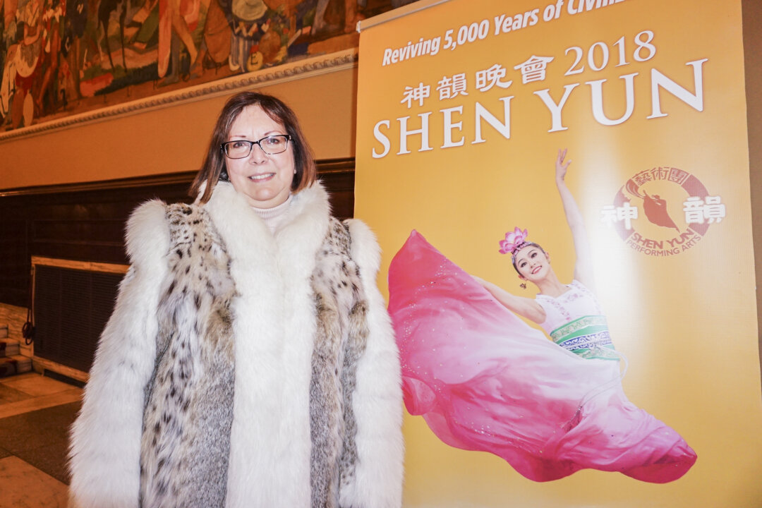 Marguerite Harkness was in awe of what she saw onstage of the Shen Yun performance at the State Theatre in Cleveland, Ohio, on Feb. 3, 2018. (Nancy Ma/The Epoch Times)