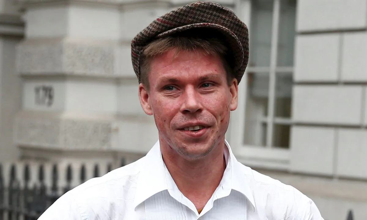 Lauri Love poses for media as he arrives for his extradition hearing at Westminster Magistrates' Court in London, Britain Sep. 16, 2016. (Reuters/Peter Nicholls/File Photo)