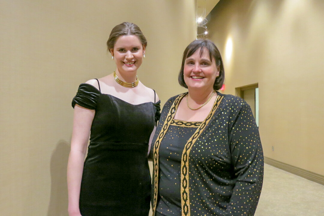Andrea Williamson (L) and Elizabeth Carter enjoyed watching Shen Yun at the Von Braun Center Concert Hall, Huntsville, Alabama on Feb. 6, 2018. (Sally Sun/The Epoch Times) 