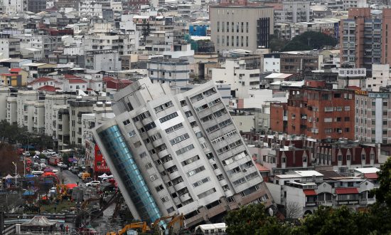 Earthquake-Hit Taiwan City Still on Edge as Rescuers Hunt Survivors
